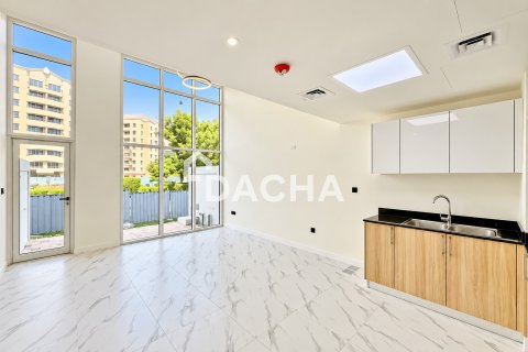 Townhouse in Dubai Investment Park, Dubai 4 bedrooms, 245 sq.m. № 141364 - photo 2