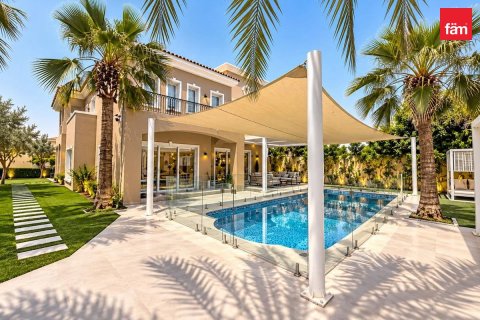 Villa in Dubai 5 bedrooms, 1046.9 sq.m. № 141792