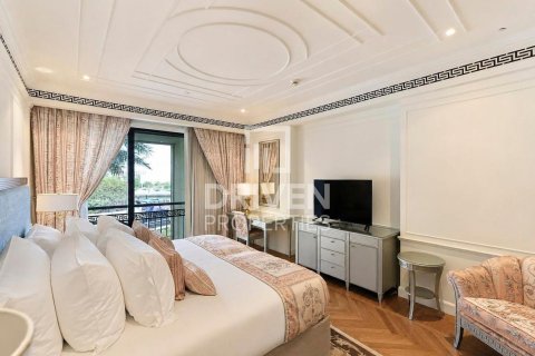 Снять в аренду дуплекс в Palazzo Versace, Culture Village, Дубай: 3 спальни, 472.32м², № 128104 - фото 13