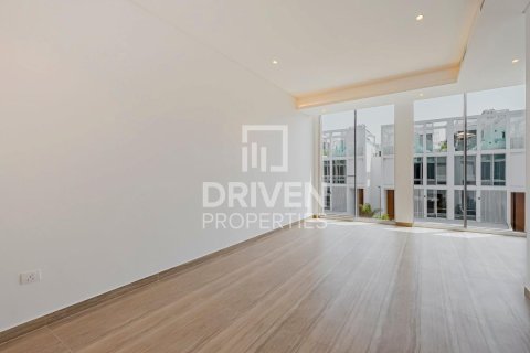 Таунхаус в Аль-Барари, Дубай, 4 спальни, 179.77м², № 128103