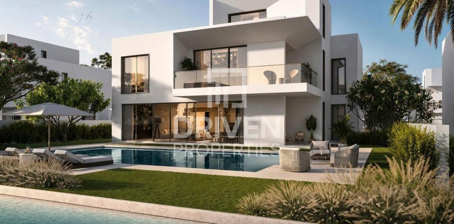 Villa en Dubai, 4 dormitorios, 767.66 m², № 142572