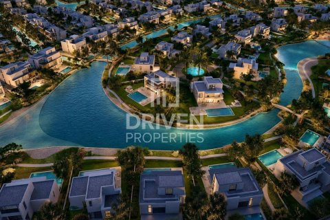 Villa en Dubai, 4 dormitorios, 767.66 m², № 142572 - foto 2