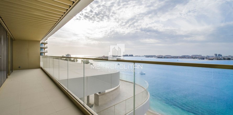 Apartment in EMAAR Beachfront, Dubai Harbour, Dubai 2 bedrooms, 146 sq.m. № 15309