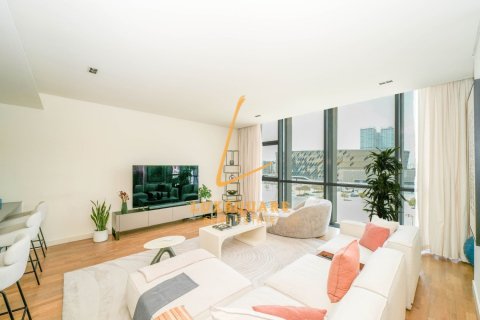 Квартира в Аль-Васле, Дубай, 2 спальни, 177м², № 114835