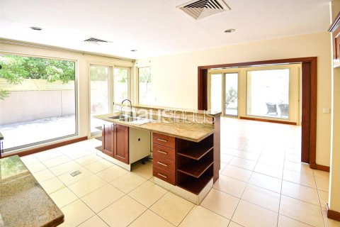 Снять в аренду виллу в Арабиан Ранчес, Дубай: 5 спален, 450м², № 44818 - фото 8