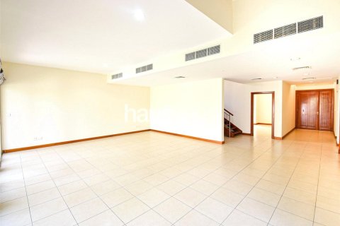 Снять в аренду виллу в Арабиан Ранчес, Дубай: 5 спален, 450м², № 44818 - фото 5