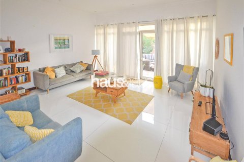 Снять в аренду виллу в Арабиан Ранчес, Дубай: 3 спальни, 299м², № 44820 - фото 2