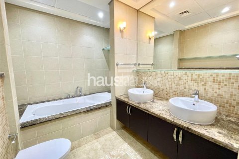 Villa in Legacy, Jumeirah Park, Dubai 3 bedrooms, 328 sq.m. № 44570 - photo 6
