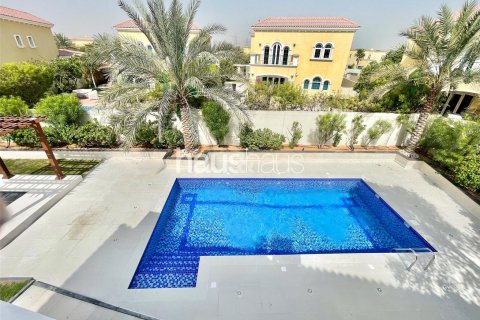 Villa in Legacy, Jumeirah Park, Dubai 3 bedrooms, 328 sq.m. № 44570 - photo 13