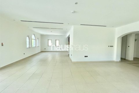 Villa in Legacy, Jumeirah Park, Dubai 3 bedrooms, 328 sq.m. № 44570 - photo 9