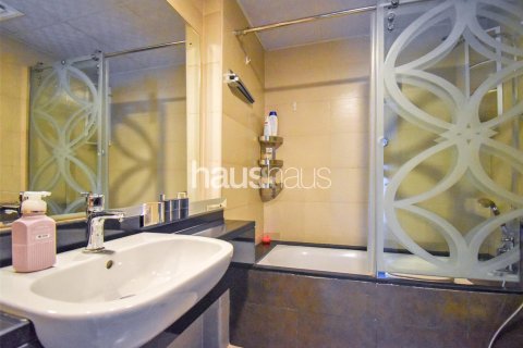 Villa in Diamond Views, Jumeirah Village Circle, Dubai 3 bedrooms, 264 sq.m. № 43771 - photo 11