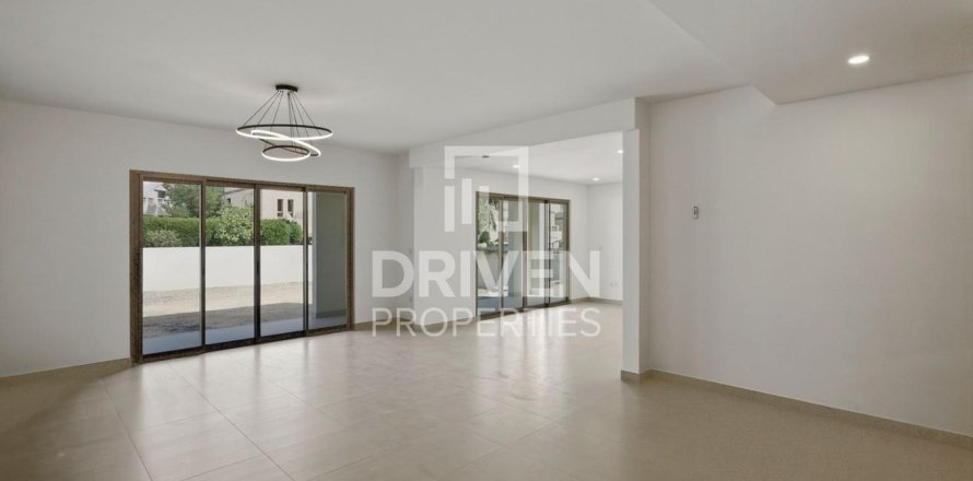 Villa à Jebel Ali, Dubai, 4 chambres, 567.82 m², № 136790