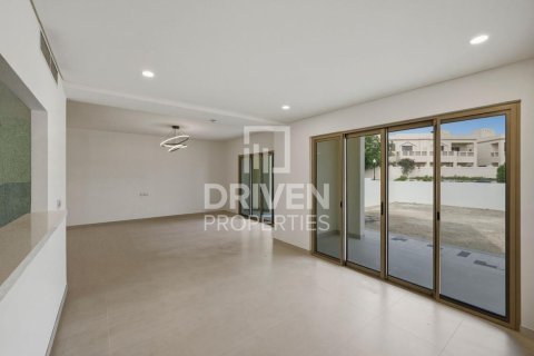 Villa à Jebel Ali, Dubai, 4 chambres, 567.82 m², № 136790 - photo 4