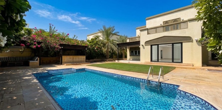 Villa in Jumeirah Park, Dubai 4 bedrooms, 789.3 sq.m. № 141305