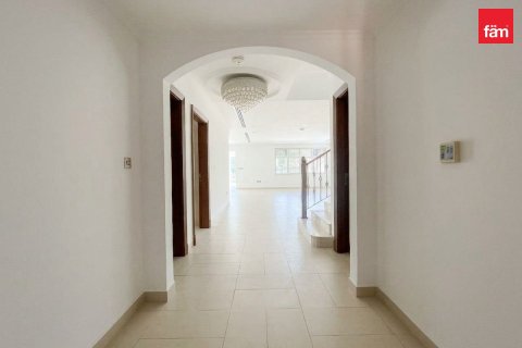 Villa in Jumeirah Park, Dubai 4 bedrooms, 789.3 sq.m. № 141305 - photo 13