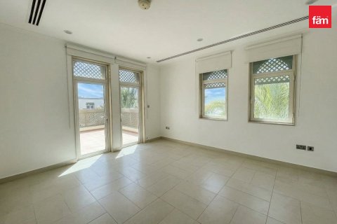 Villa in Jumeirah Park, Dubai 4 bedrooms, 789.3 sq.m. № 141305 - photo 12