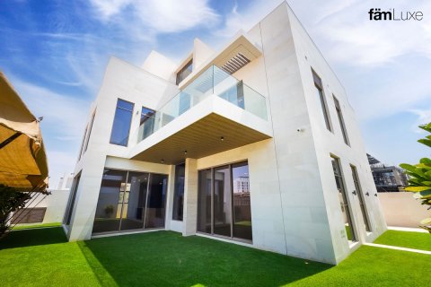 Villa in Dubai 6 bedrooms, 463.5 sq.m. № 141320