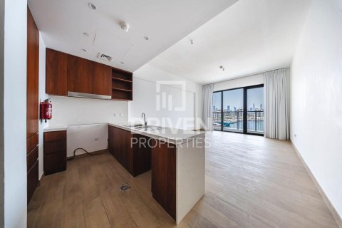 Снять в аренду квартиру в La Mer, Джумейра, Дубай: 2 спальни, 112.6м², № 129230 - фото 2