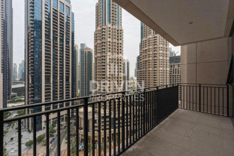 Appartement à BLVD Crescent, Downtown Dubai (Downtown Burj Dubai), Dubai, 2 chambres, 155.24 m², № 129000 - photo 24