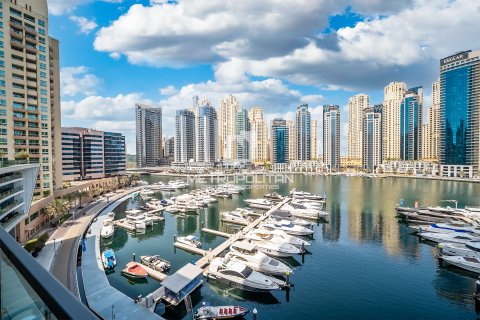 Apartment in Vida Residences Dubai Marina, Dubai Marina, Dubai 2 bedrooms, 239 sq.m. № 73291 - photo 2
