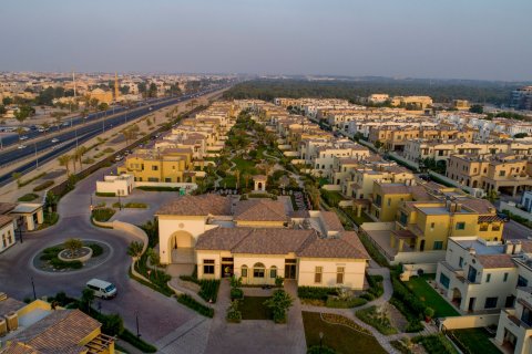 Maison de ville à Mirdif, Dubai, 2 chambres, 260 m², № 103673