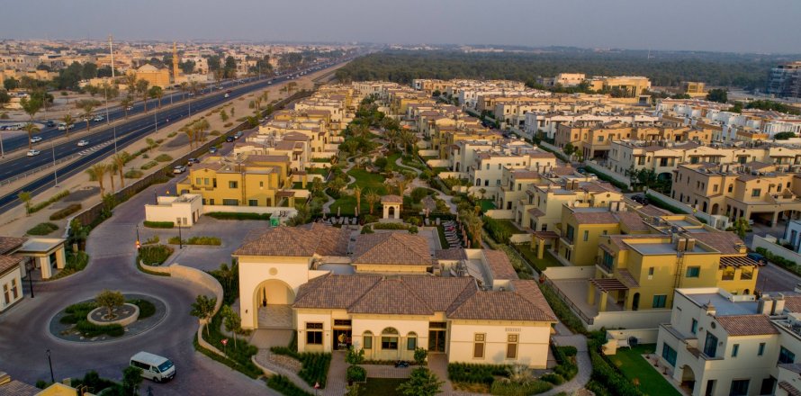 Townhouse in Mirdif, Dubai 2 bedrooms, 260 sq.m. № 103673
