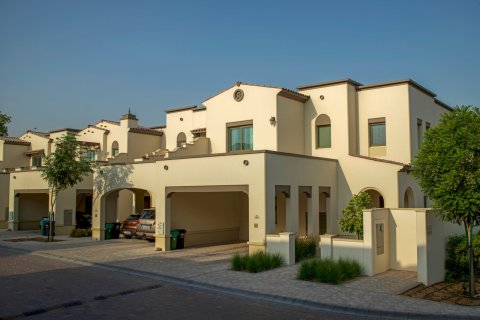 Townhouse in Mirdif, Dubai 2 bedrooms, 260 sq.m. № 103673 - photo 7