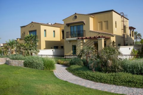 Townhouse in Mirdif, Dubai 2 bedrooms, 260 sq.m. № 103673 - photo 9