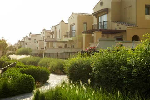 Townhouse in Mirdif, Dubai 2 bedrooms, 260 sq.m. № 103673 - photo 8