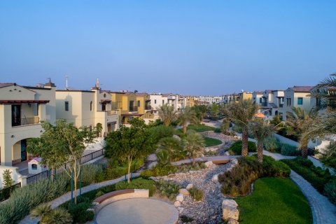 Townhouse in Mirdif, Dubai 2 bedrooms, 260 sq.m. № 103673 - photo 13