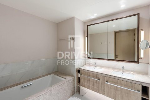 Снять в аренду квартиру в Address Harbour Point, Dubai Creek Harbour (The Lagoons), Дубай: 2 спальни, 147.62м², № 128195 - фото 11