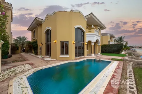 Villa en Palm Jumeirah, Dubai, 4 dormitorios, 465 m², № 61508