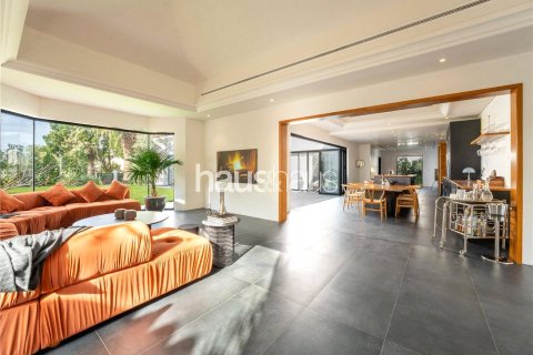 Villa in Dubai Investment Park, Dubai 4 bedrooms, 390 sq.m. № 43256 - photo 7