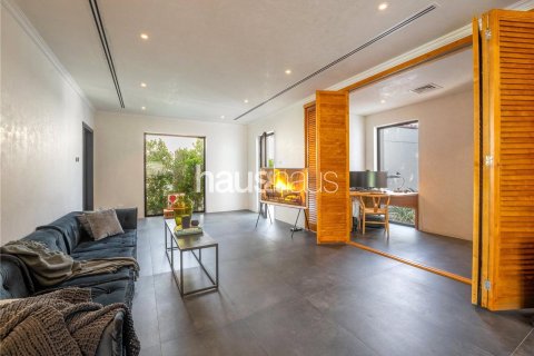 Villa in Dubai Investment Park, Dubai 4 bedrooms, 390 sq.m. № 43256 - photo 13