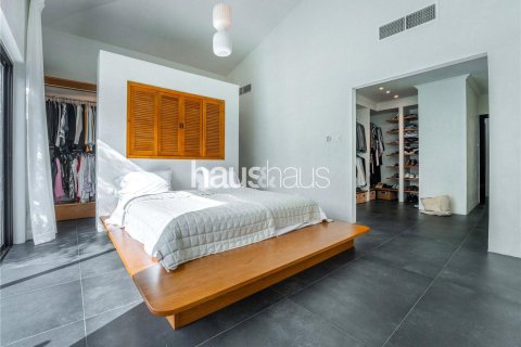 Villa in Dubai Investment Park, Dubai 4 bedrooms, 390 sq.m. № 43256 - photo 19