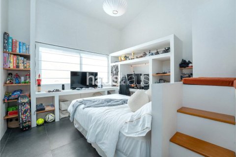 Villa in Dubai Investment Park, Dubai 4 bedrooms, 390 sq.m. № 43256 - photo 24