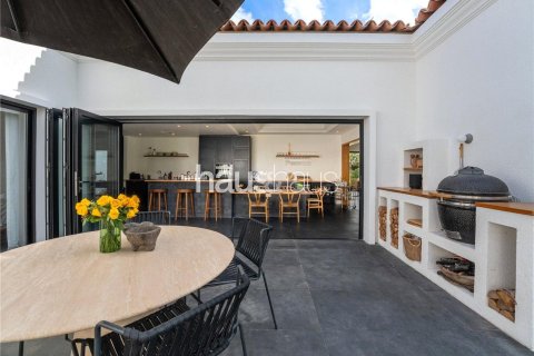 Вилла в Дубай Инвестмент Парке, Дубай, 4 спальни, 390м², № 43256