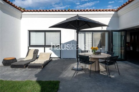 Villa in Dubai Investment Park, Dubai 4 bedrooms, 390 sq.m. № 43256 - photo 15