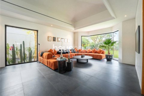Villa in Dubai Investment Park, Dubai 4 bedrooms, 390 sq.m. № 43256 - photo 9