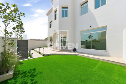 Вилла в Jumeirah 3, Джумейра, Дубай, 4 спальни, 1862.24м², № 129603