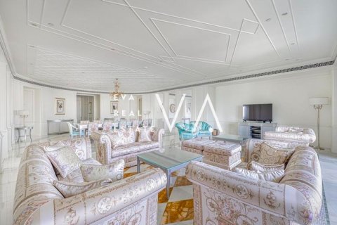 Apartment in Bur Dubai, Dubai 4 bedrooms, 466 sq.m. № 52769 - photo 9