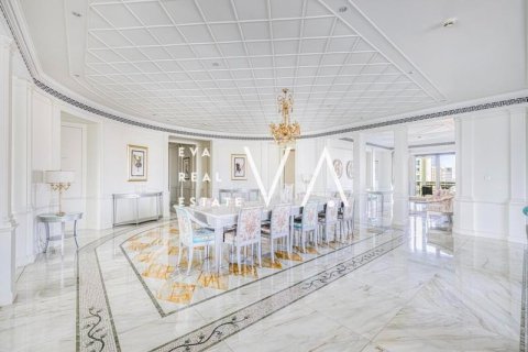 Apartment in Bur Dubai, Dubai 4 bedrooms, 466 sq.m. № 52769 - photo 10
