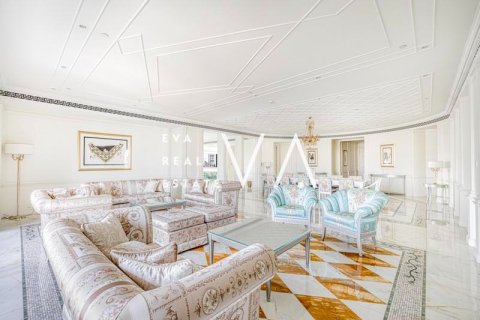 Apartment in Bur Dubai, Dubai 4 bedrooms, 466 sq.m. № 52769 - photo 8