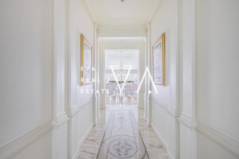Apartment in Bur Dubai, Dubai 4 bedrooms, 466 sq.m. № 52769 - photo 5