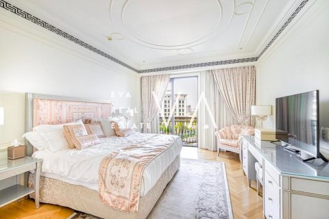 Apartment in Bur Dubai, Dubai 4 bedrooms, 466 sq.m. № 52769 - photo 15