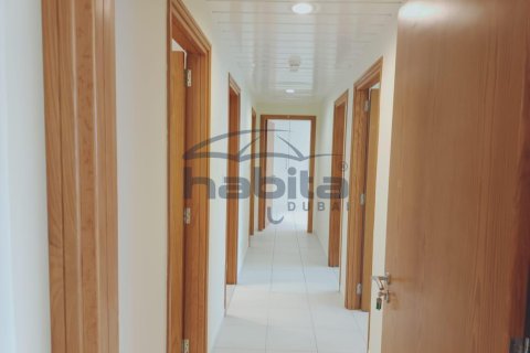 Apartment in Sheikh Zayed Road, Dubai 2 bedrooms, 107.2 sq.m. № 7651 - photo 11