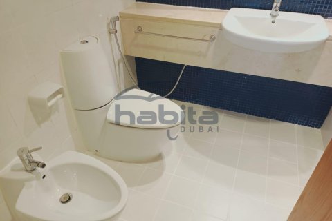 Apartment in Sheikh Zayed Road, Dubai 2 bedrooms, 107.2 sq.m. № 7651 - photo 9