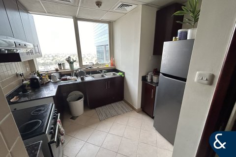 Apartment in Jumeirah Lake Towers, Dubai 2 bedrooms, 121 sq.m. № 75274 - photo 9