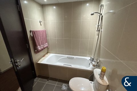 Apartment in Jumeirah Lake Towers, Dubai 2 bedrooms, 121 sq.m. № 75274 - photo 11