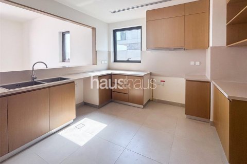 Villa in Al Furjan, Dubai 4 bedrooms, 377 sq.m. № 43802 - photo 2